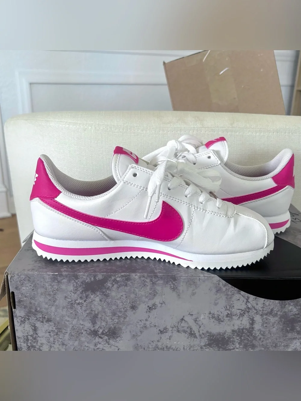 Nike Cortez White Active Fuchsia Pink GS 6Y Womens 7.5 Sneakers 904764-109